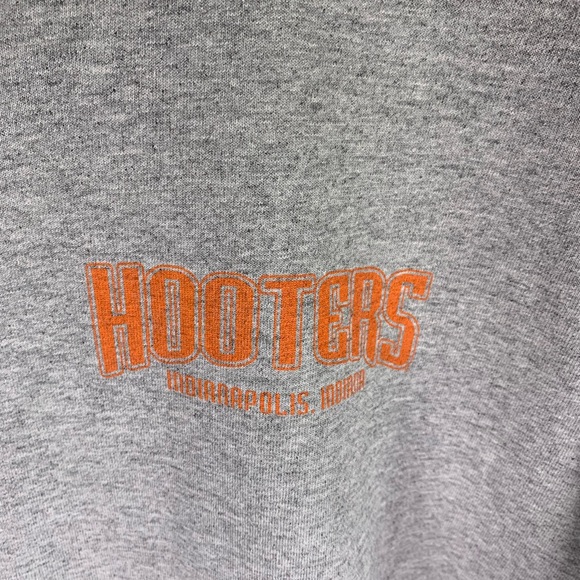 Y2K Indianapolis, indiana hooters graphic shirt - Picture 2 of 8